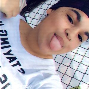 Meet your Posher, Kendra